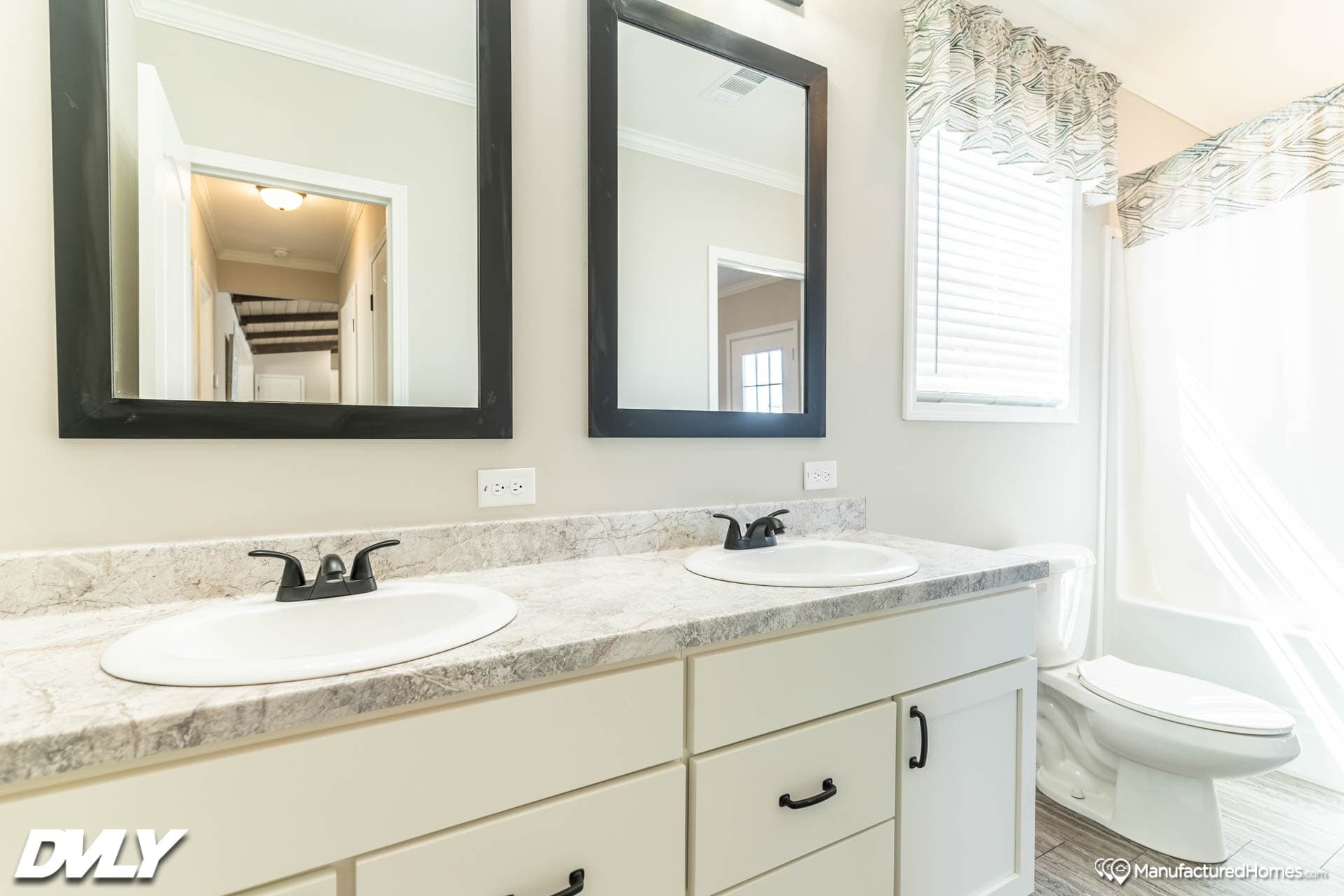 The oasis  home features